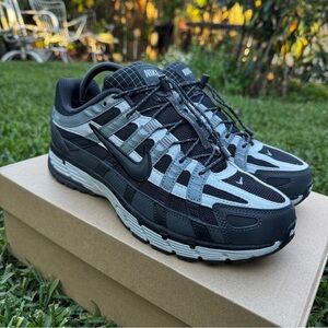Nike P6000 Premium shoes - Anthracite / Smoke grey
(M 9.5/ W 11)